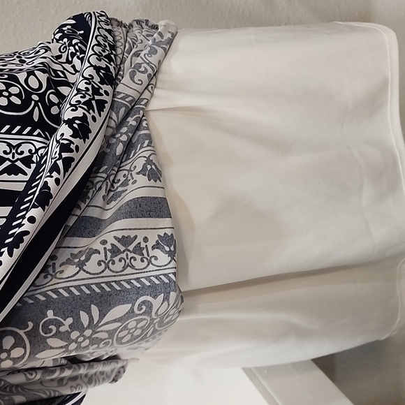 Sandra Darren Black and White Sheath Dress with Dolman Sleeves - Picture 5 of 7